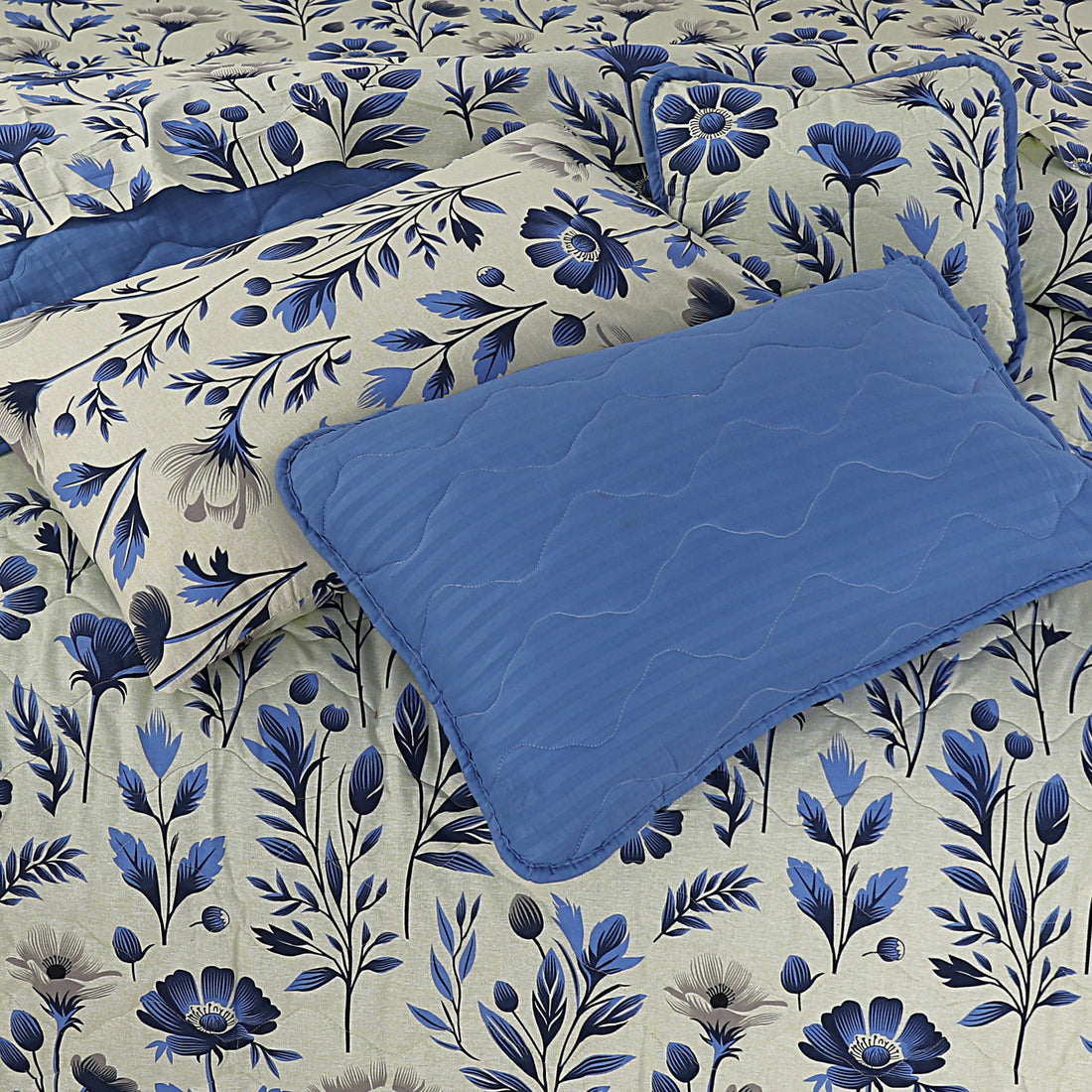 Sapphire Petals - 7 Pcs